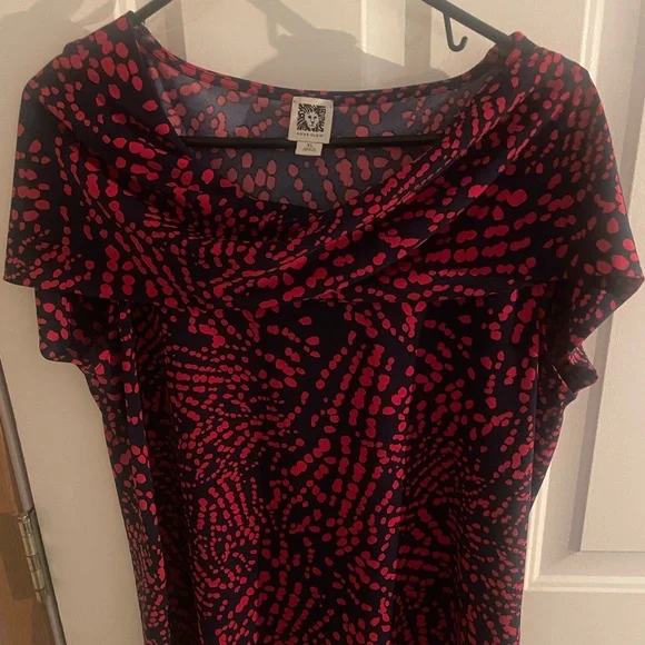 Anne Klein XLg Red Pattern on Navy, Sleeveless Cowlneck Cape-overlay Top. - Picture 6 of 10